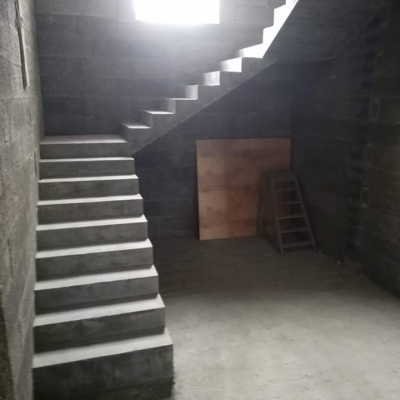 Лестница с двумя мини площадками.