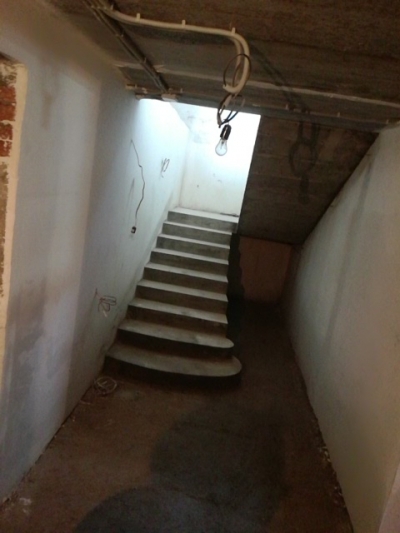Лестница в подвал